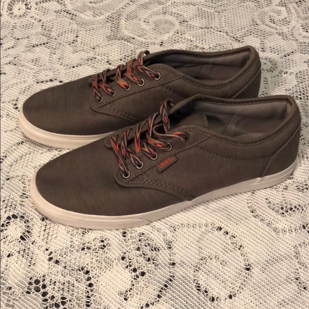🌼 Vans- Smoky Gray with Tribal Print Laces